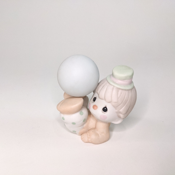 Previous Moments Clown Boy Balancing Ball on Feet #12238 with Box 1984 - Picture 3 of 5